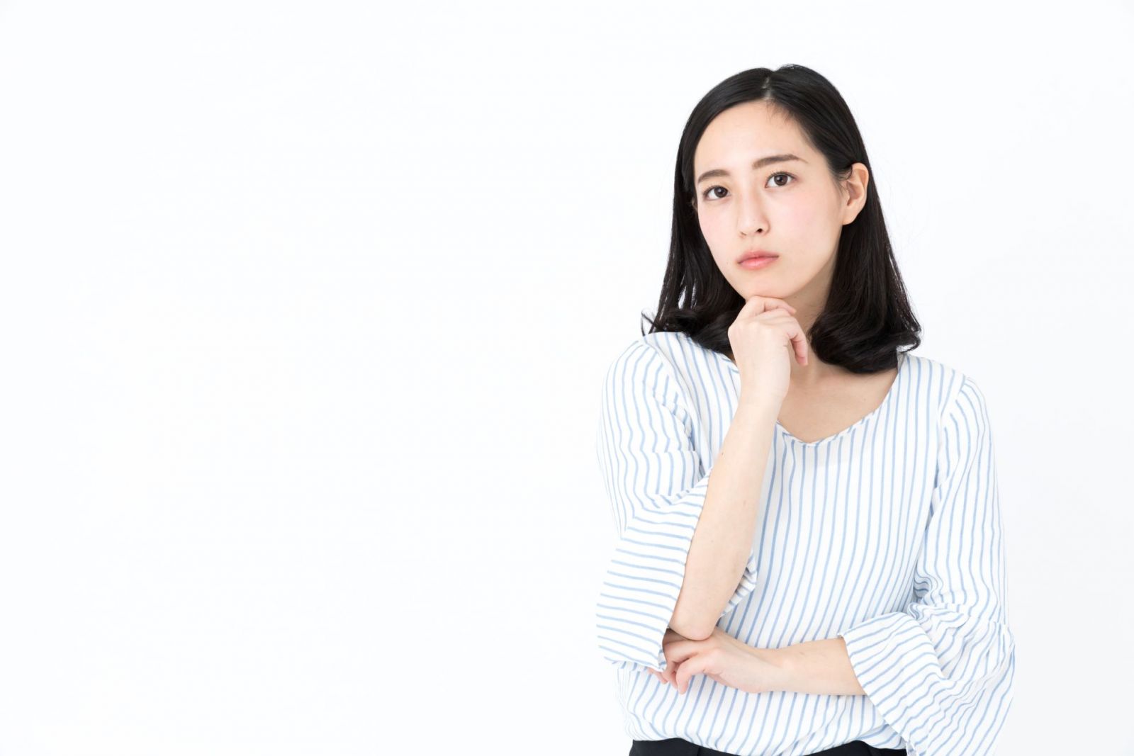 悩んでいる女性