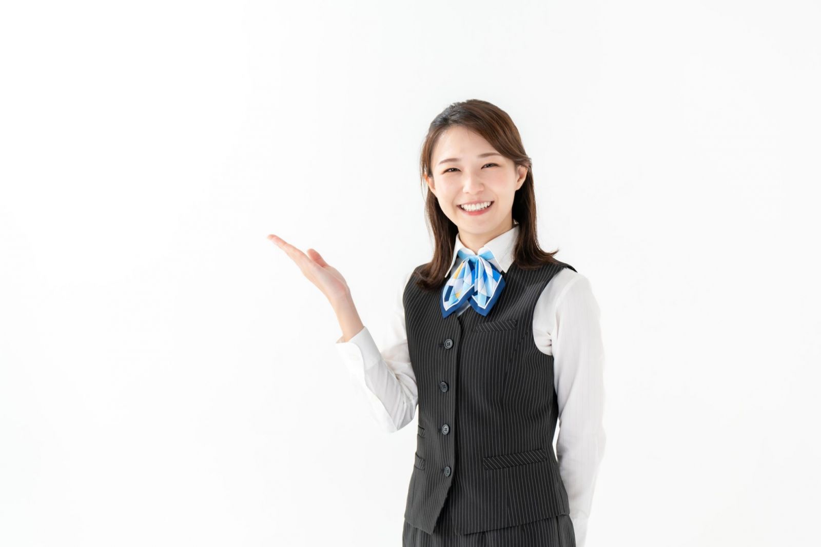 女性が案内